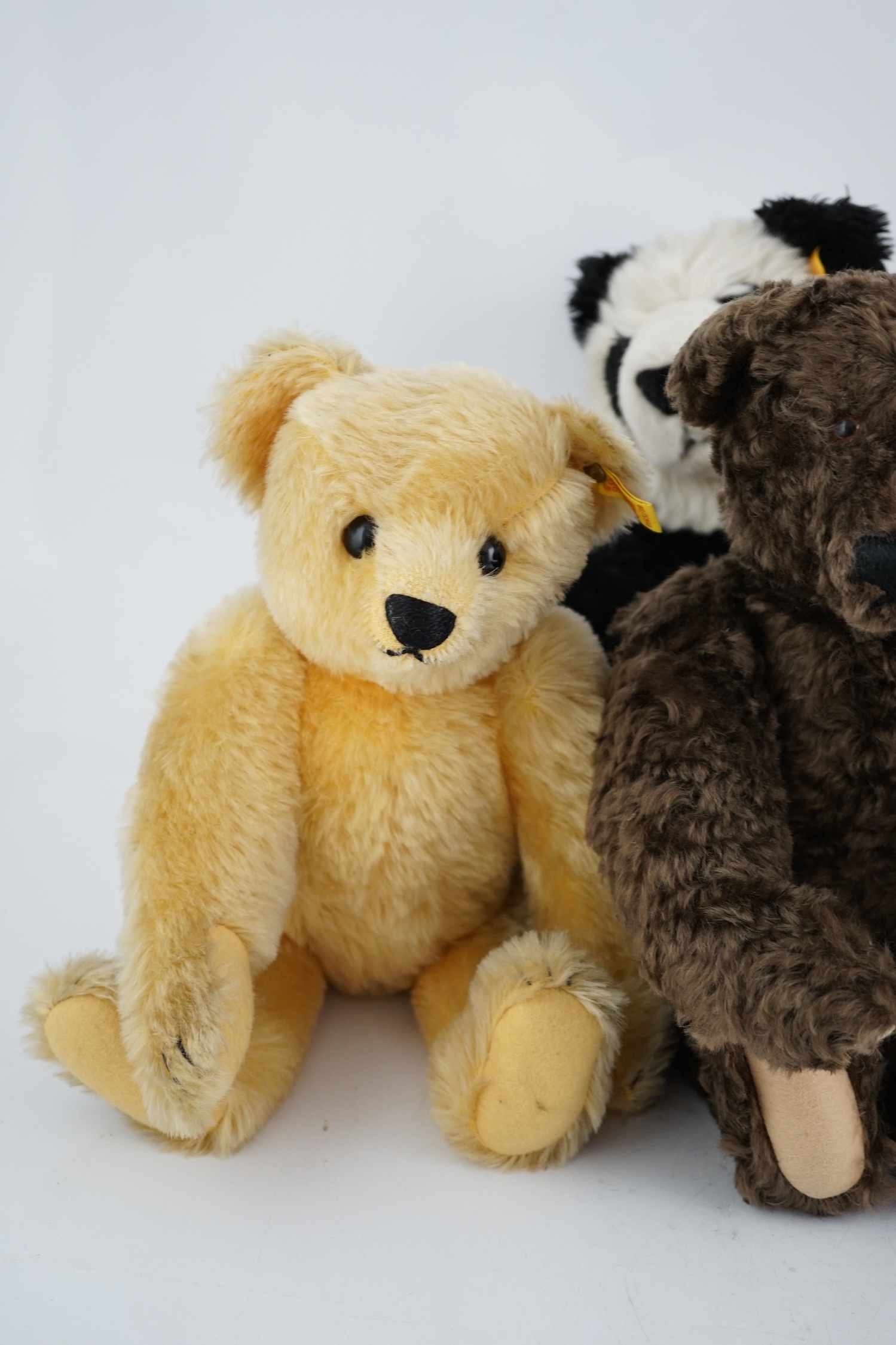 A Steiff Panda yellow tag, a Steiff bear yellow tag, an artist bear and a Steiff orange tag bear (4)
